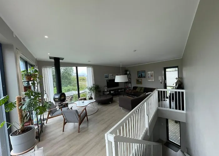 Modern House - Perfect For Holidays In